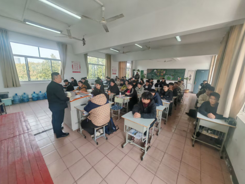 技能改变命运，奋斗书写青春